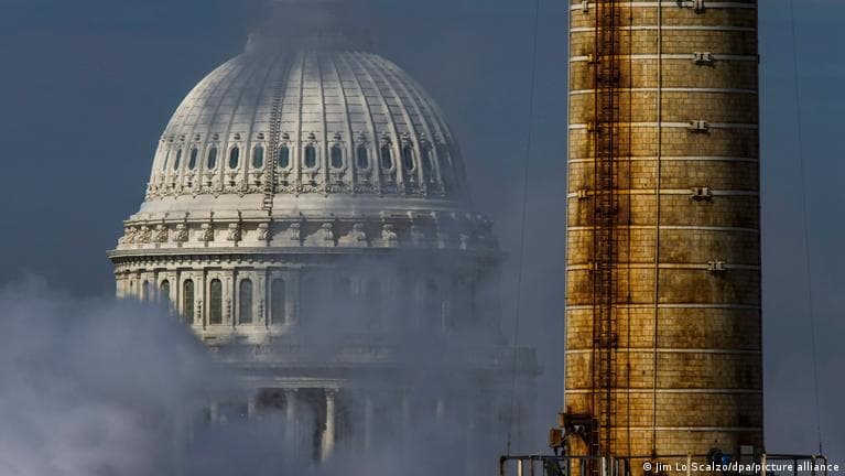 The Hidden Cost of Trump's Cheap Car Gambit: Who Really Pays for Deregulated Air? - Image 1